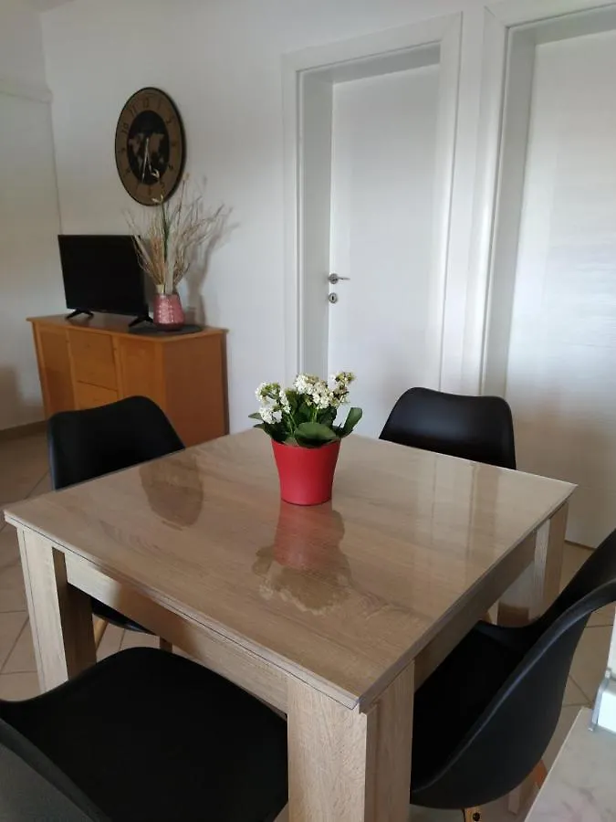 Apartmani Ruza Vir 0*,