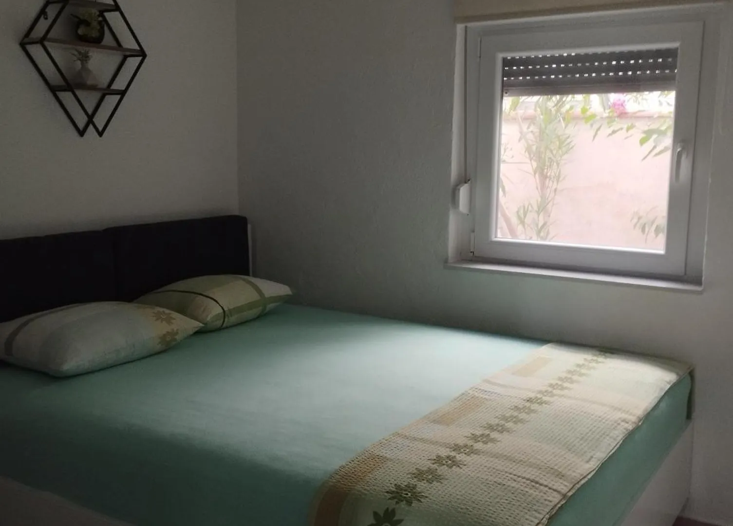 Apartmani Ruza Vir 0*,